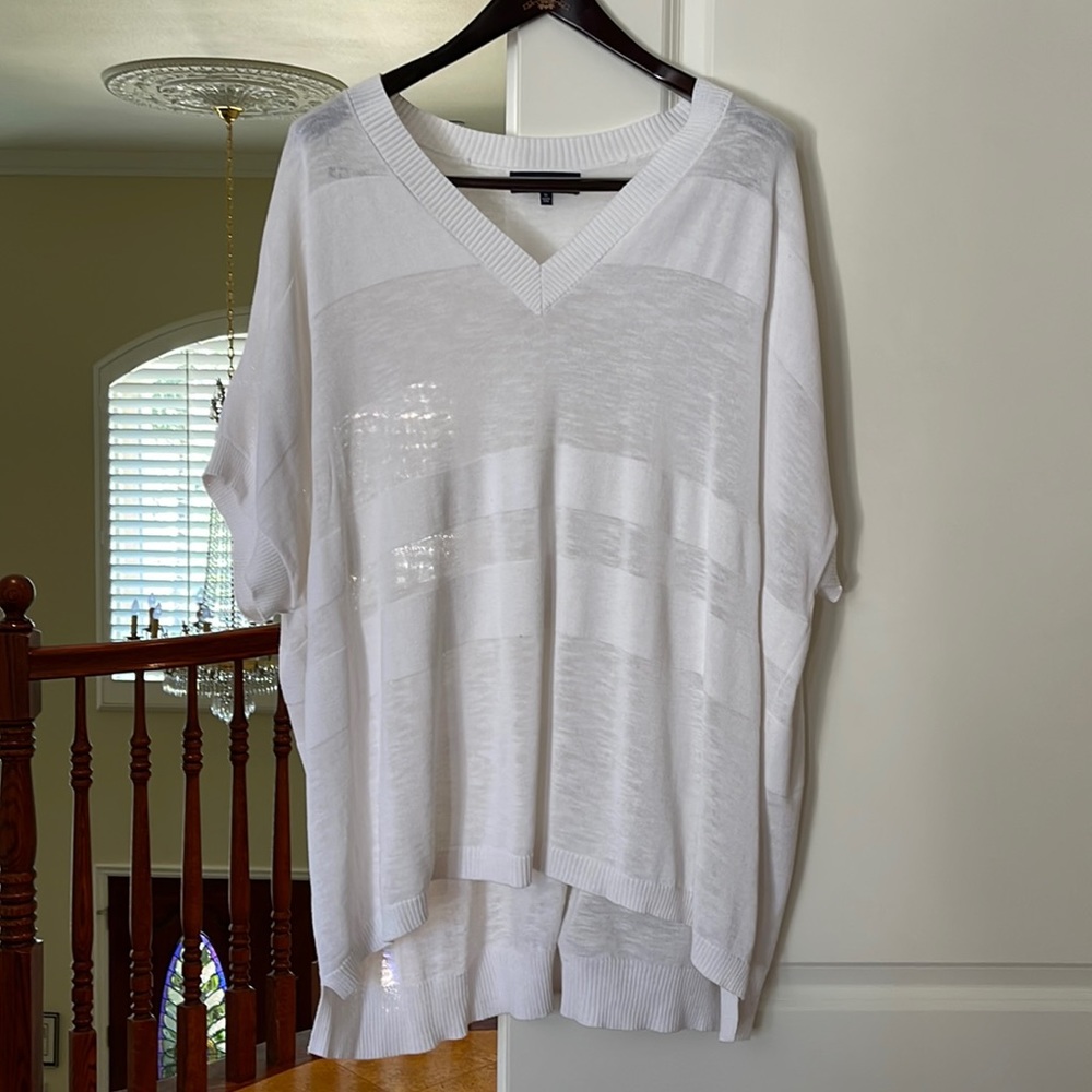 Classic oversized v-neck bat sleeve poncho/tunic top. EUC